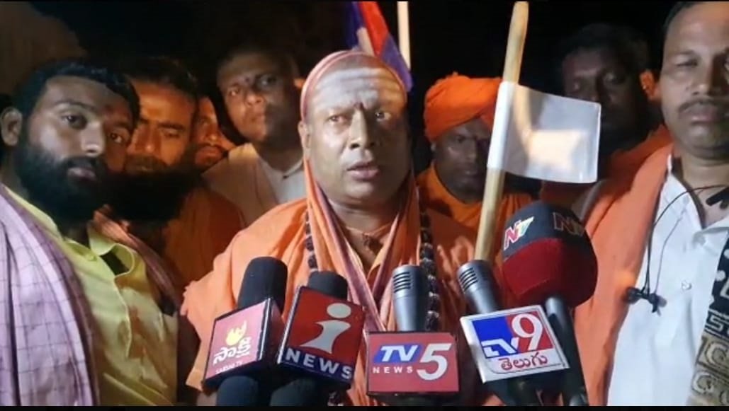 srisiala-jagadguru-peethadhipati-www.politicalhunter.com_.jpg