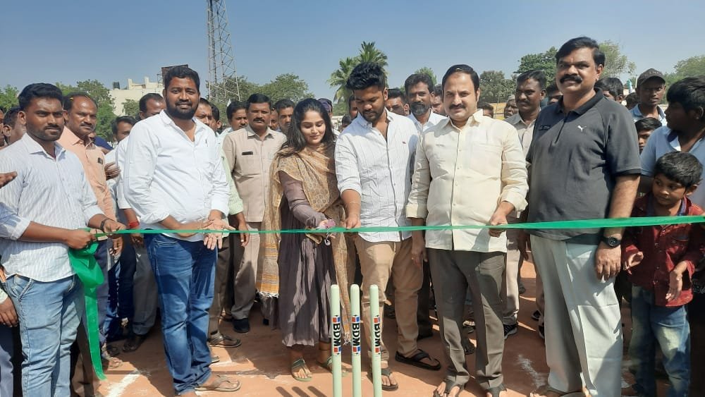 criket-tornament-mla-katasani-ramireddy-www-politicalhunter-com.jpg