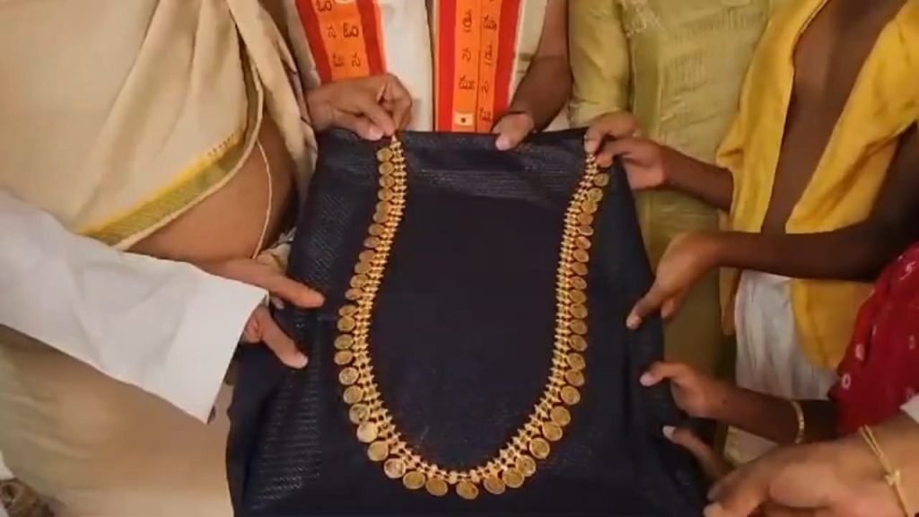 Donation of gold necklace to Srisailam Mallanna Temple