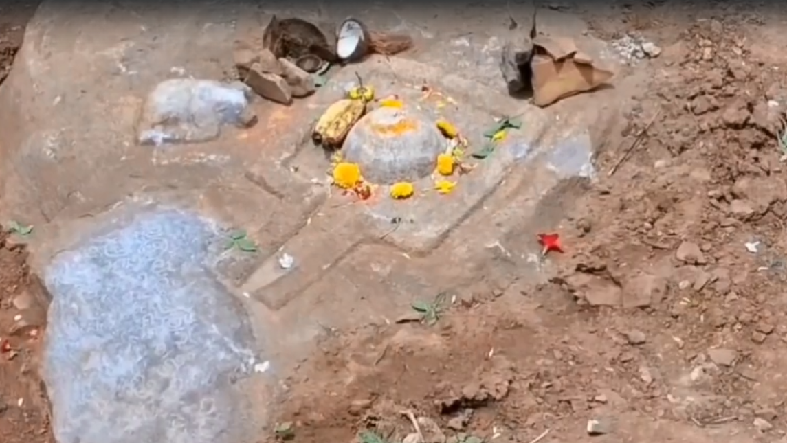 Excavation-of-road-expansion-in-Srisailam-is-amazing.Ancient-Shiva-Lingam-unearthed.png