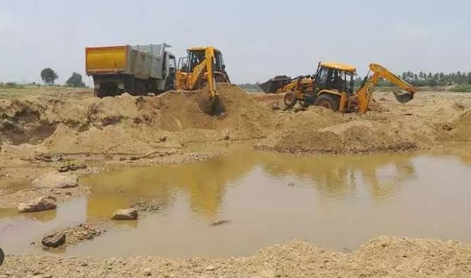 Illegal-sand-mining-Kundunadi.jpg