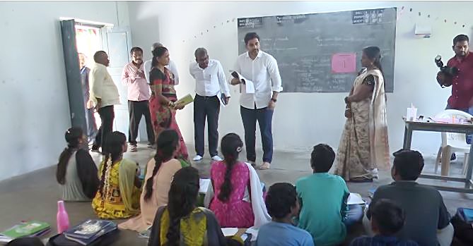 Minister-Naralokesh-surprise-inspection-of-government-school.jpg