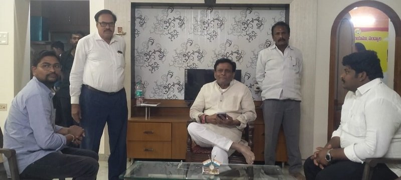 Prajadarbar-at-Nandyala-MP-office.jpg