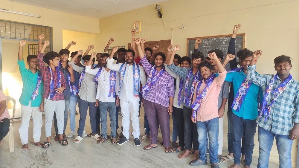 Students-of-Gurukula-School.jpg